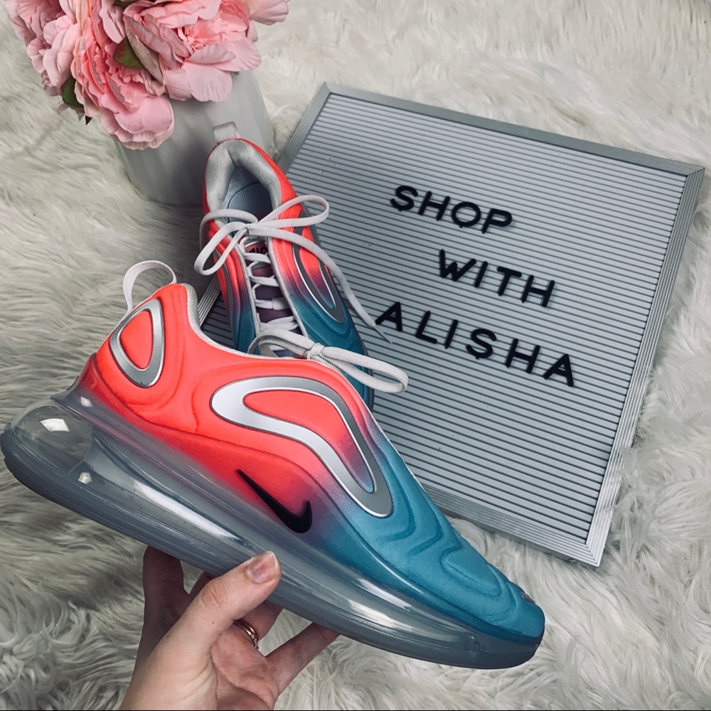 EUC Nike Air Max 720’s in Pink Sea